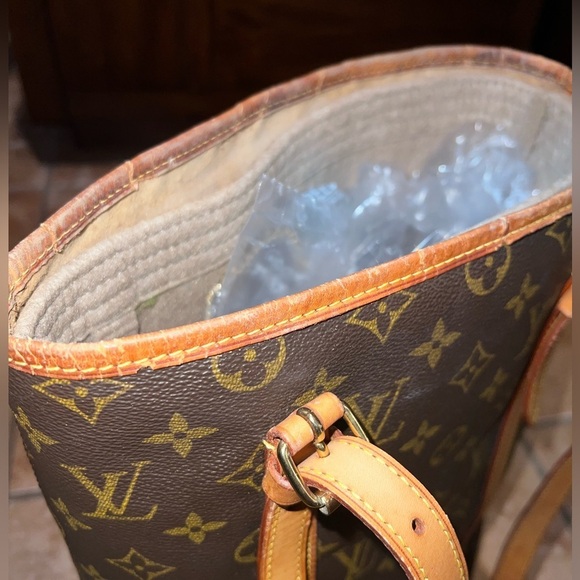 Authentic Louis Vuitton vintage bucket bag. - Picture 8 of 10